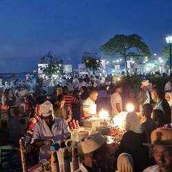 Food Market nach Sonnenuntergang