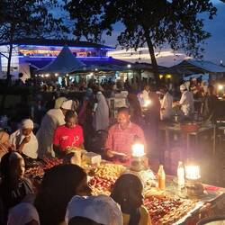 Food Market nach Sonnenuntergang