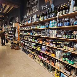 ...über 700 Biere gibt es hier ...