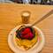 angeknabberter Cheesecake con fresas