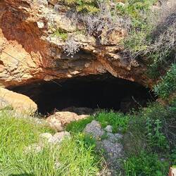 Der Eingang zur Unterwasserhöhle