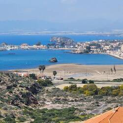 und in die Nachbarbucht