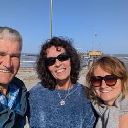 Mit Susi am Strand hinter ihrem Haus