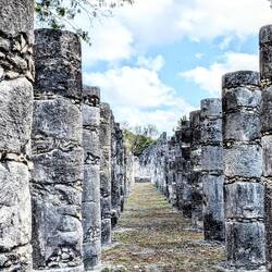 Halle der 1000 Säulen, das Dach aus Holz hat es nicht überlebt