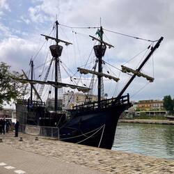 Kopie des ersten Schiffes, welches 1522 erfolgreich die Welt um segelt hat