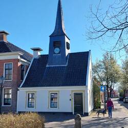 In der alten Kapelle sitzt jetzt ein Immobilienmakler.