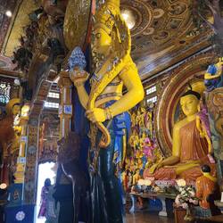 Bei der Fülle an Farben würde sogar eine katholische Kirche neidisch werden