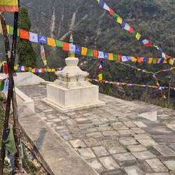 Kleine Stupa beim Aufstieg