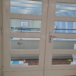 Die Turnhalle befindet sich unter der Aula