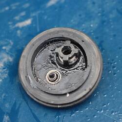 ...wird von mir notdürftig wieder eingeklebt