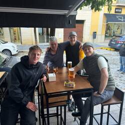 oder auch 5... Nette bekanntschaft an der Bar getroffen. (Leute aus GB, IT) (Radverleihinhaber)