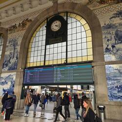 Fancy tiles, azulejos, in the São Bento train station 🚉