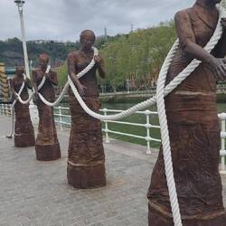 Statues to the women who pulled the boats up the river