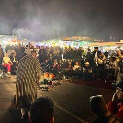 La fameuse place Jemaâ El Fna bien animée