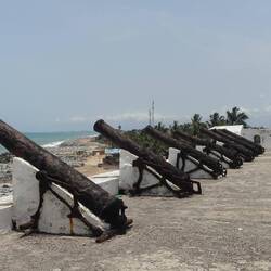 Hier gibt es ein paar mehr Kanonen