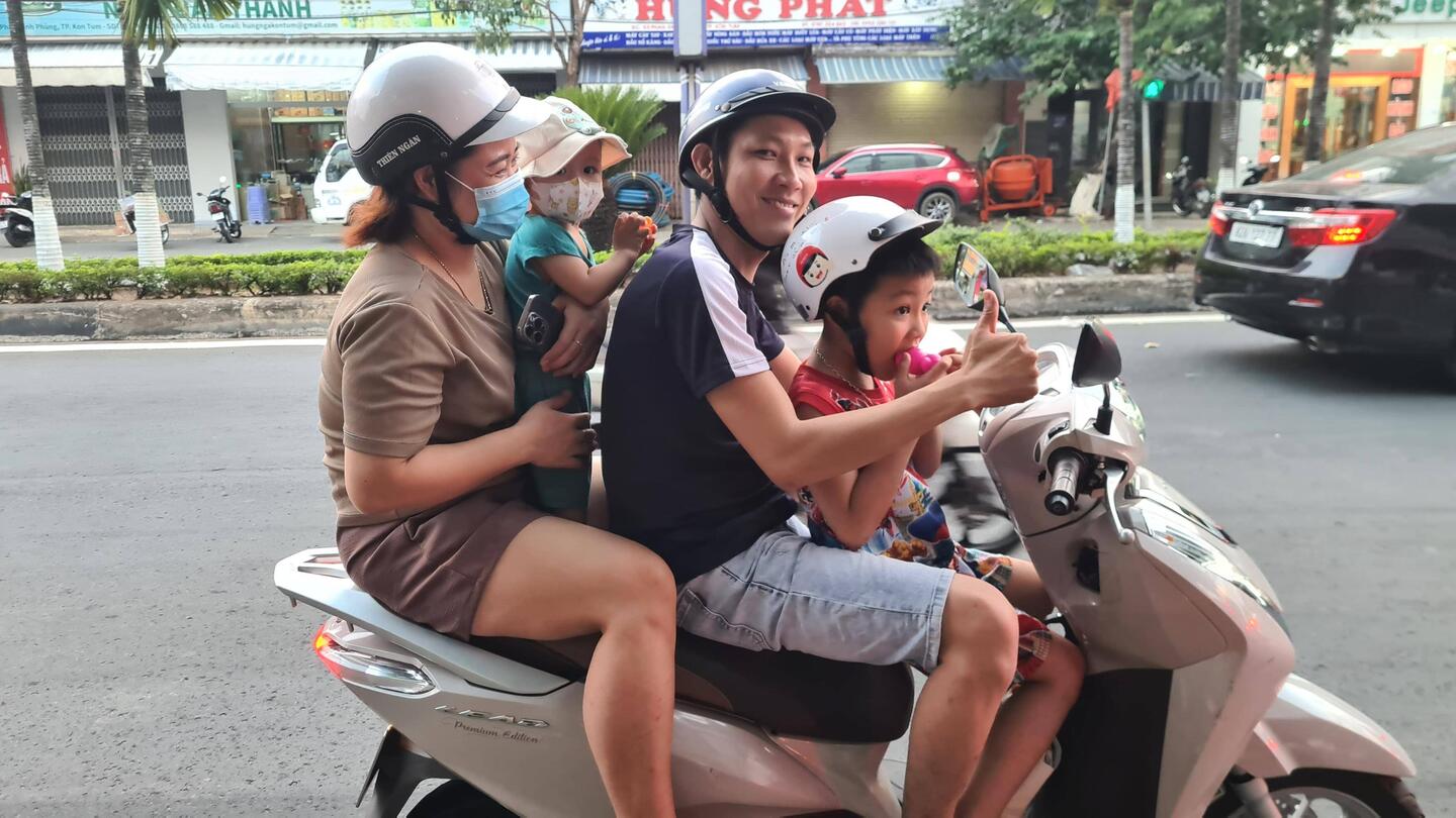So fährt man Roller - mit der ganzen Familie