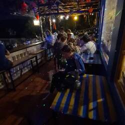 Schöne Terrasse, Abends mit Mucke volle Uschi