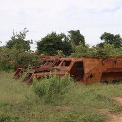 Kurz vor der Grenze stehen hunderte Kriegsfahzeuge...