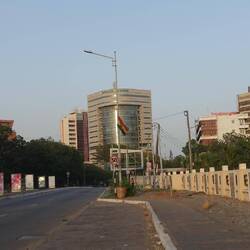 Im Zentrum Accras finden sich einige moderne Regierungs- und Bankgebäude, doch keine so hohen