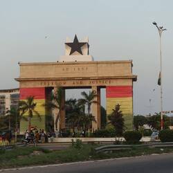 Der Unabhängigkeitsbogen erinnert an die Unabhängigkeit Ghanas als zweites Land Afrikas