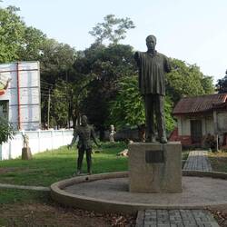 Eine Statue des ersten Präsidenten Kwame Nkrumah, beim Militärputsch von einem Mob beschädigt