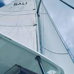 Ablegen von der Boje direkt unter Segeln