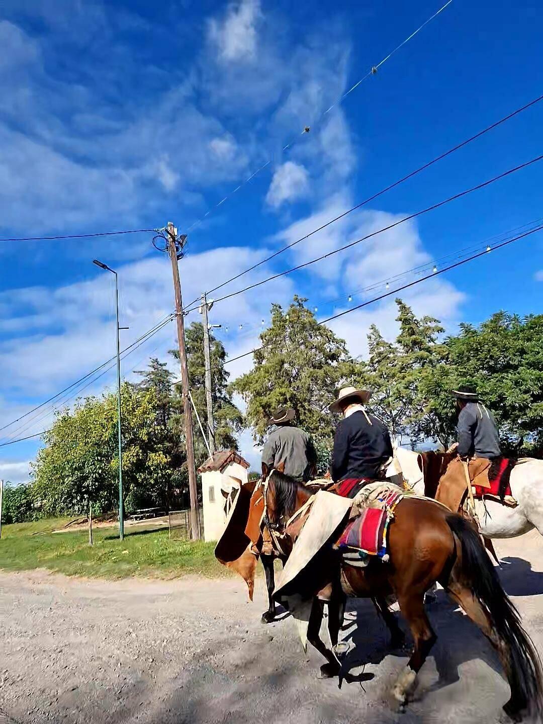 Gauchos in Fäschttagsmontur
