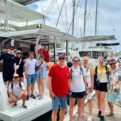 Mannschaft verlässt das Boot