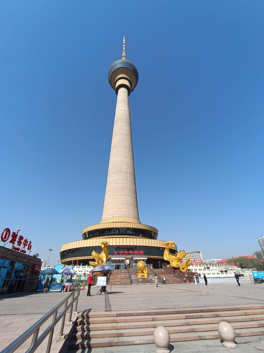 Der Turm von unten