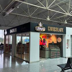 Aeroporto Internacional Quatro de Fevereiro