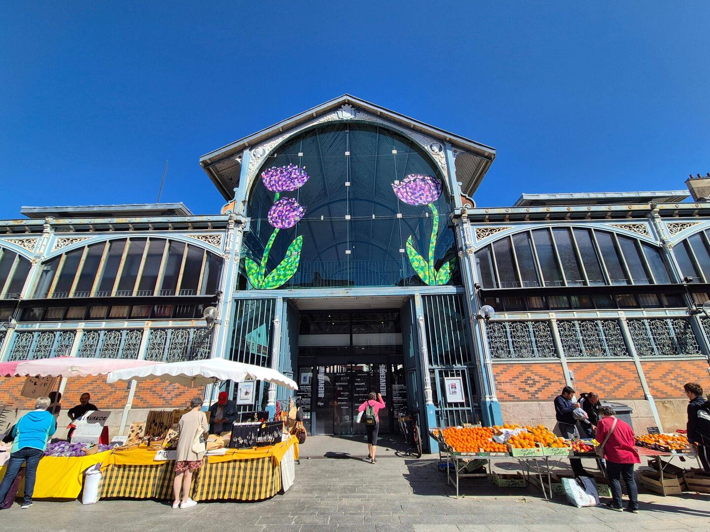 Die Markthalle von Dijons hat täglich geöffnet außer sonntags