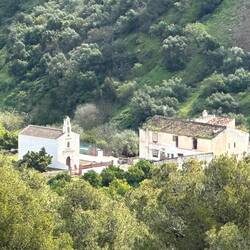Cortijo La Puente with its chapel