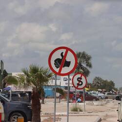 ...wo per Anhalter fahren strengstens verboten ist