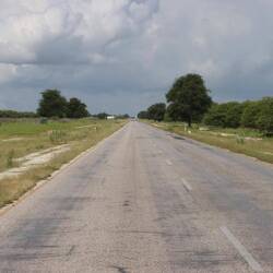 Auf der eintönigen Fahrt durch Namibia...