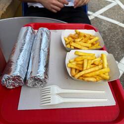 Der Spanische Döner muss auch getestet werden. Dönerpreis noch bei 4,50€ und sehr lecker