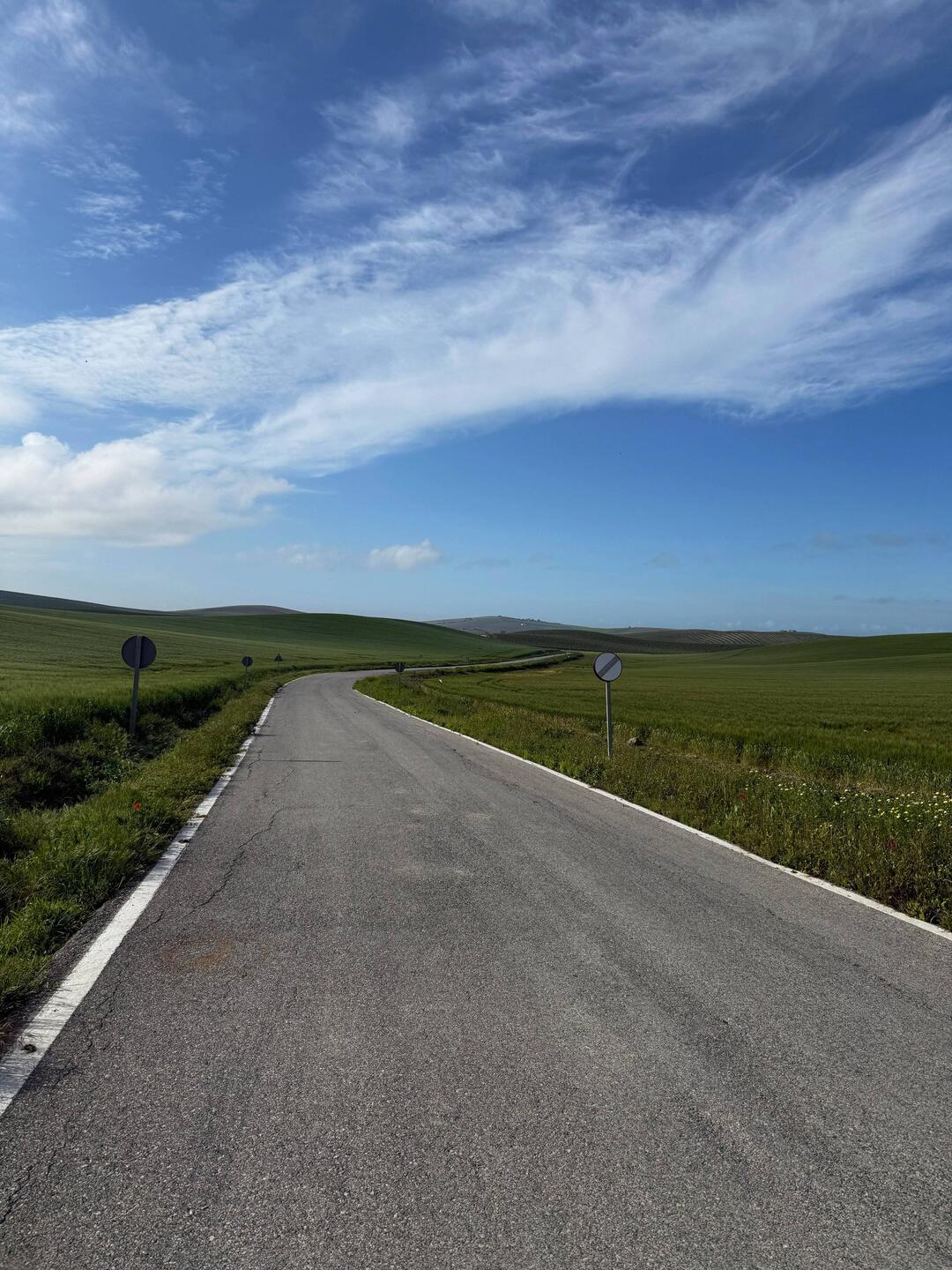 Die erste Etappe ging 15km diese Straße entlang. Uns sind nur 5 Autos begegnet, also total entspannt