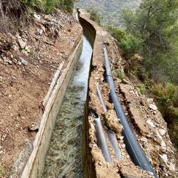 Das Mäuerchen, auf dem man gehen kann, verabschiedet sich an vielen Stellen