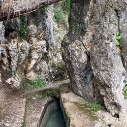 Hoch genug für unten durch, aber etwas eng ist es schon