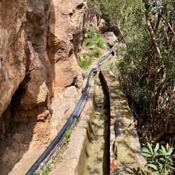 Ab jetzt muss ich nur noch dem Wasser bis weit ins Tal hoch folgen