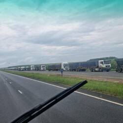 Kilometer lange Schlangen von lauter Haisl Hsnse Spezln
