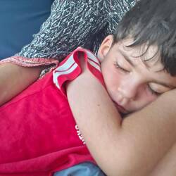 Platt im Bus nach Liberia eingeschlafen