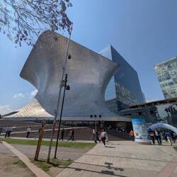 Moderne Architektur gibt es ebenfalls zur Genüge.