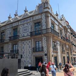 Kolonialbauten wie man sie in Spanien sehen kann.