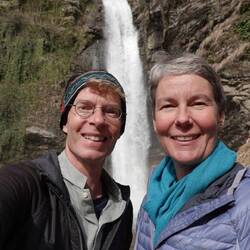 Am Ninoskhevi-Wasserfall angekommen.