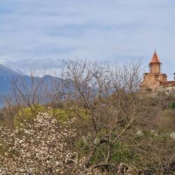 Berge und Kloster ebenso, stehengeblieben Zeit