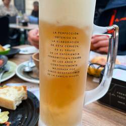 Bier kommt hier eiskalt auf den Tisch