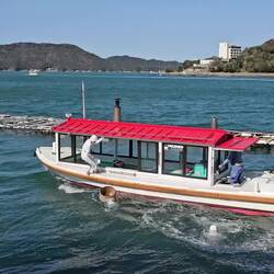 Plouf, les pecheuses ama vont chercher en apnee les huîtres...