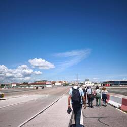 Rücktour über das Flugfeld