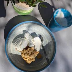 Selbstgemachter Birnencrable mit Baiser-Eis 😋...