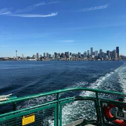 Fährfahrt mit Ausblick auf Downtown Seattle